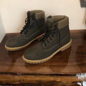 Men’s olive green work boot